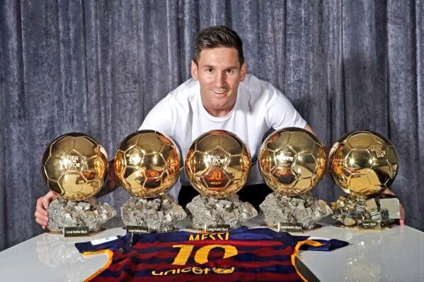 Leo Messi con 5 balones de oro